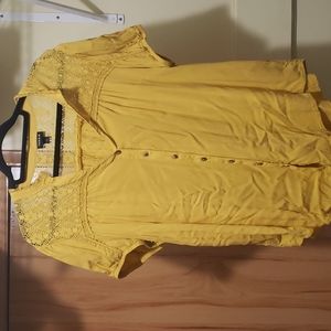Torrid size 1 yellow Lace shoulder top